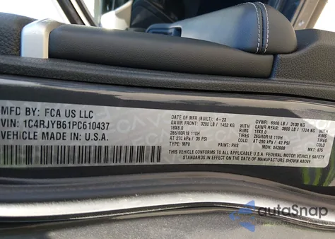 2023 Jeep Grand Cherokee 4Xe z USA, uszkodzony, nr VIN 1C4RJYB61PC610437